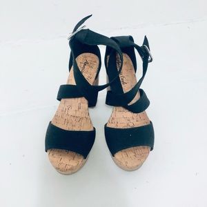 [AMERICAN EAGLE] Strap Wedge Sandals - Sz 7.5